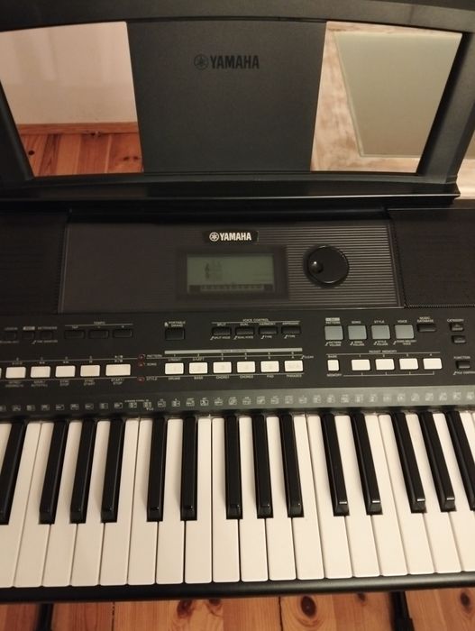 Keyboard Yamaha PSR-E433 używany+zestaw gratis