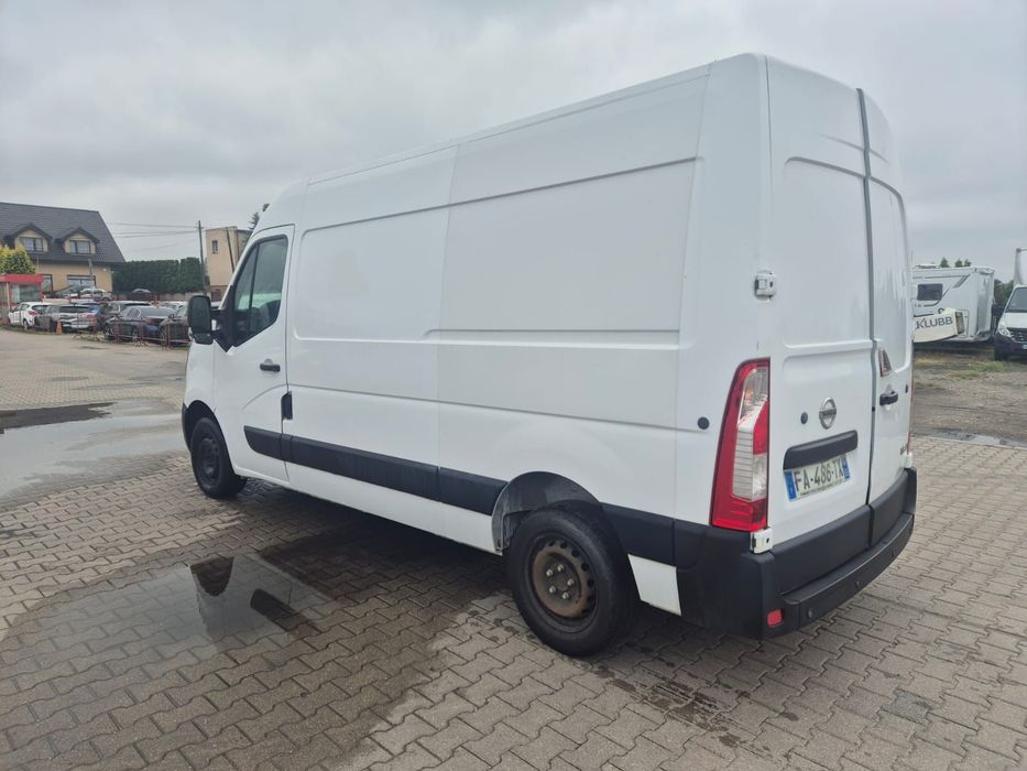Nissan nv400