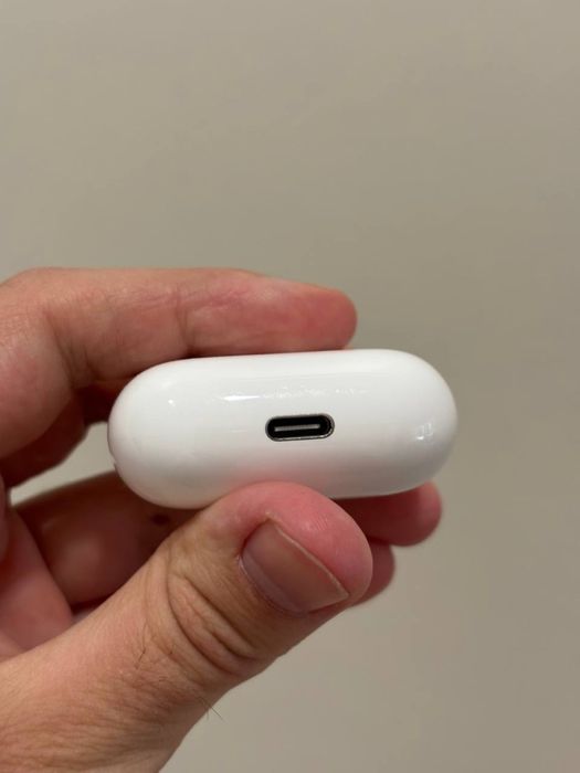 Etui ladujace airpods 4 Bez ANC