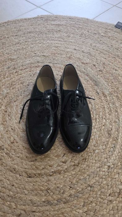 Sapatos de Verniz