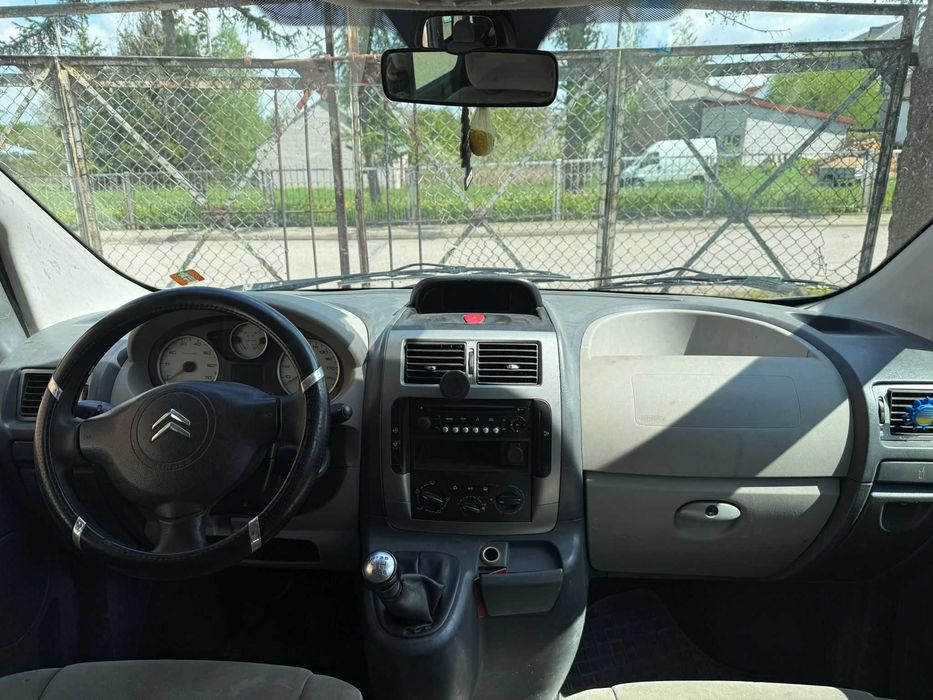 Citroën Jumpy 2.0 HDi 128 KM 8-osobowy 2011 – uszkodzony, diesel, hak/przyczepa 2000 kg