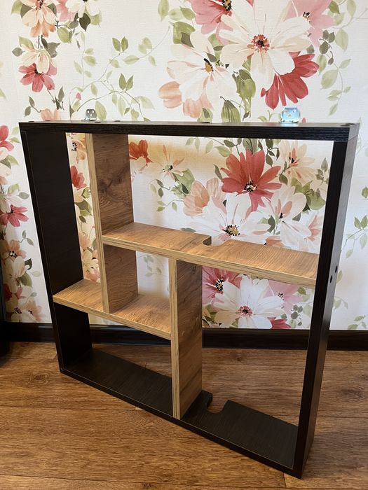 Стильна дерев’яна полиця