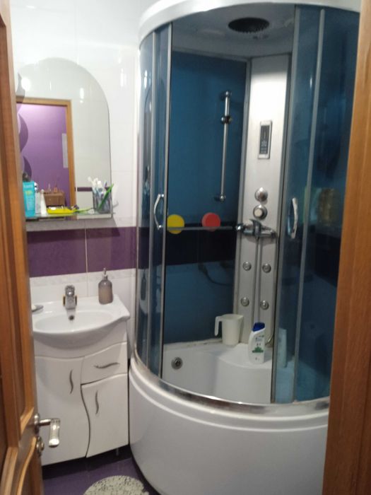 продам 2-х кімнатну квартиру в цетрі м. Старокостянтинів