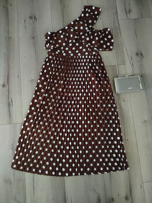 Asymetryczna sukienka PrettyLittleThing 44