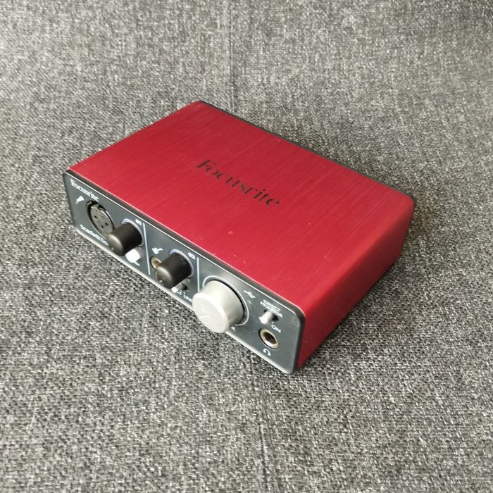 Focusrite Scarlett Solo (1.ª Geração) – Interface de Áudio USB