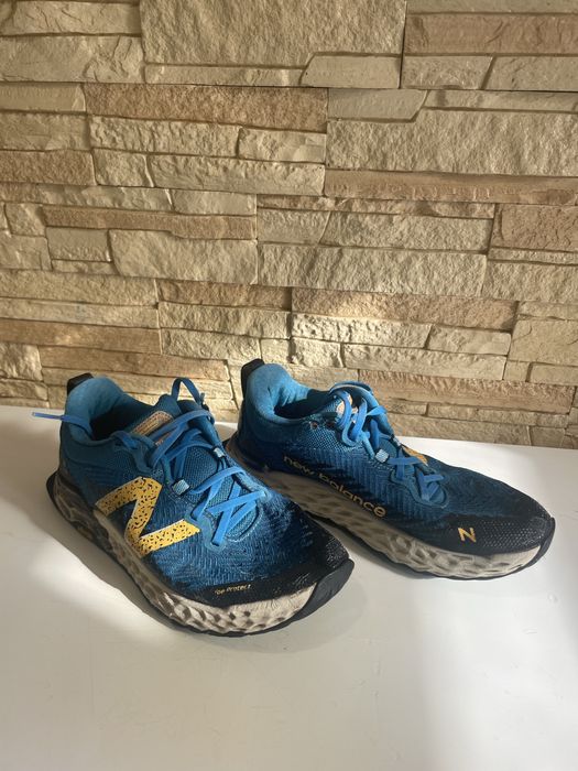 Кросівки adidas.