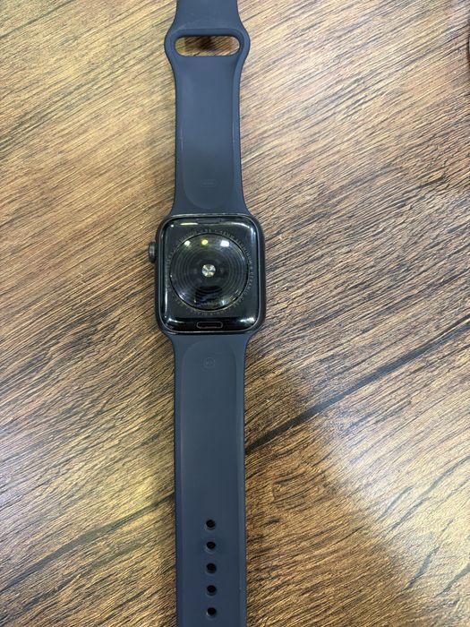 Apple watch SE 44 (MKQ63)