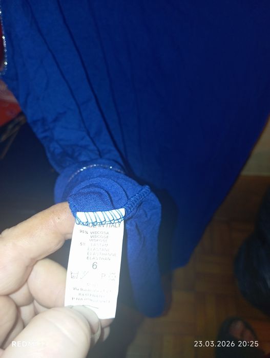 Ciemnoniebieska błyszcząca