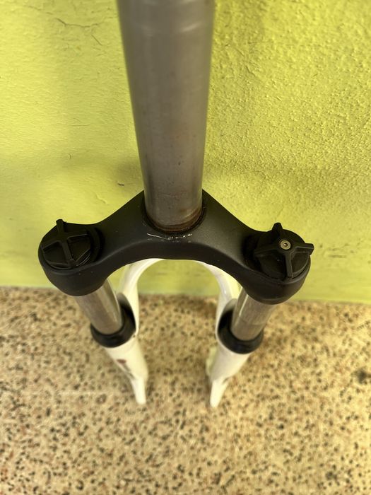 Suspenção Manitou AXEL aro 26