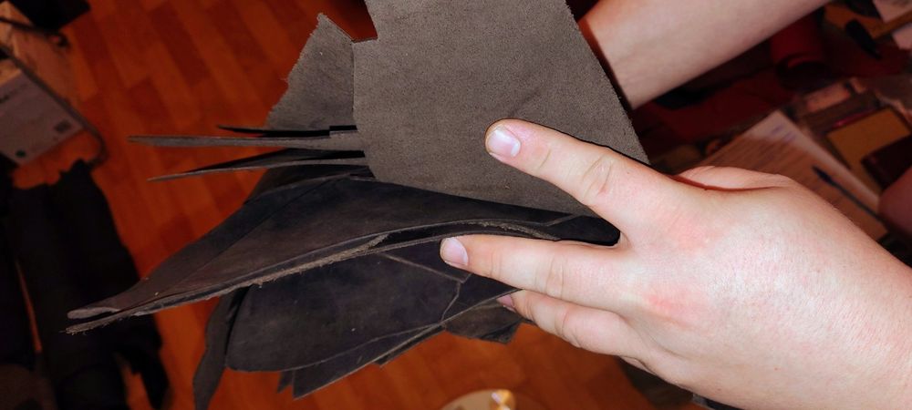 Шматки  шкіри куски кожи  крейзі хорс крейзи хорс кайзер