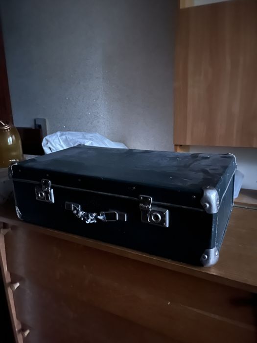 Чемодан дорожный