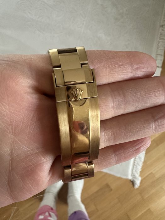 Годинник Ролекс золотисті з чорним циферблатом