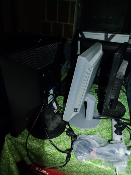 Монітор 19 дюймів