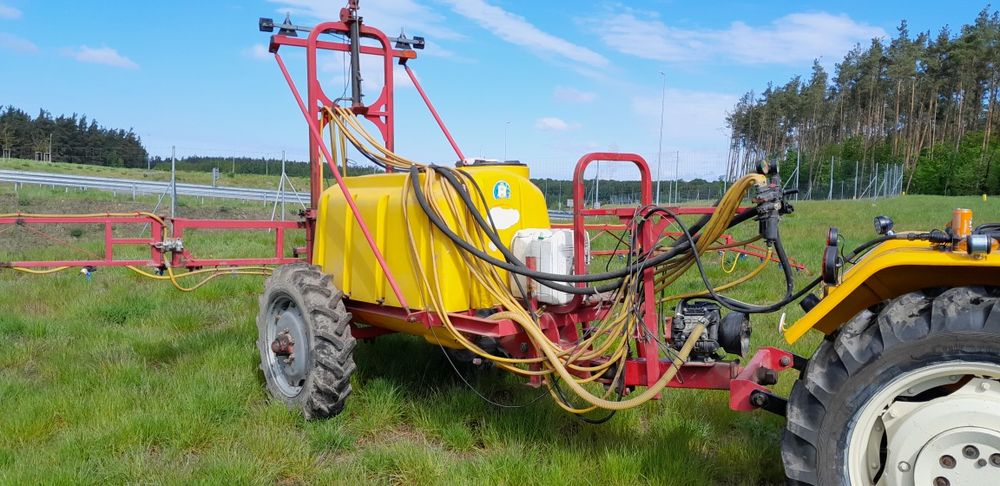 Sprzedam opryskiwacz ciagany 1200 litrów