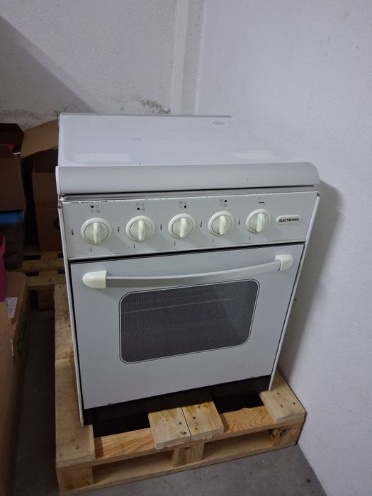 Fogão Electronia 5 Bicos + Forno a Gás – Pouco Uso
