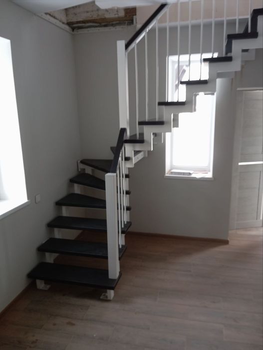 Сходи лофт лестница драбина перила сходинки металевий каркас