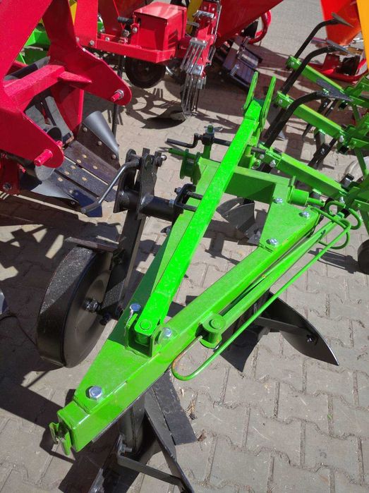 Плуг Bomet Польща оборотний плуг