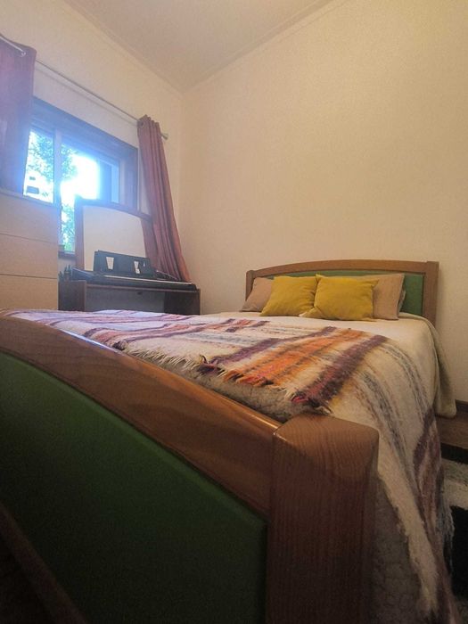 Cama de Casal de Madeira (com colchão incluído)