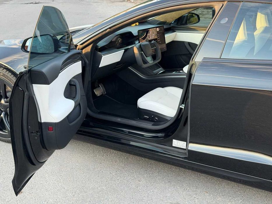 TESLA PLAID 2024 1033 к.с.