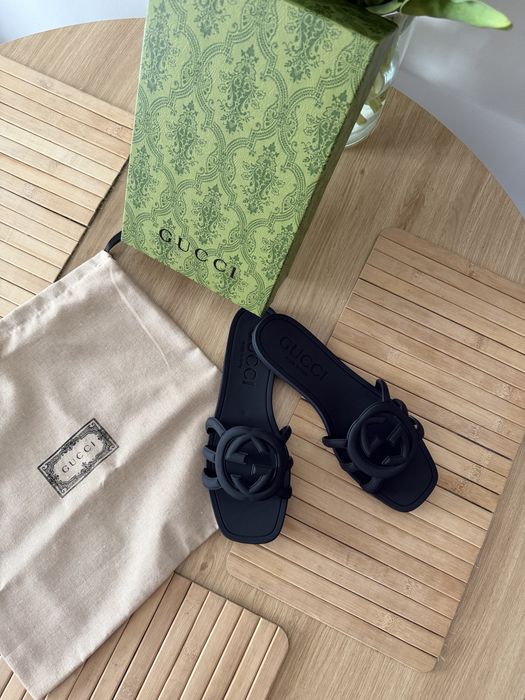 Klapki Gucci Interlocking GG Sandały
