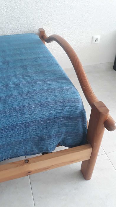 Cama em madeira maciça