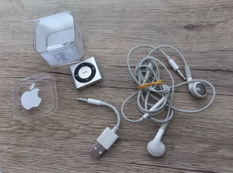 Apple iPod Shuffle 4th Generation Silver (2GB)A1373