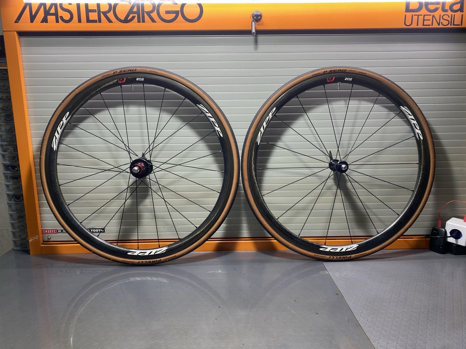 Rodas zipp 202 carbono