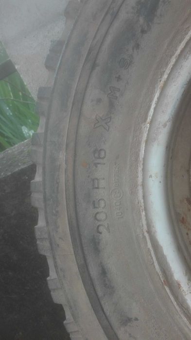 pneu suplente 4x4 jipe R16 furação nissan