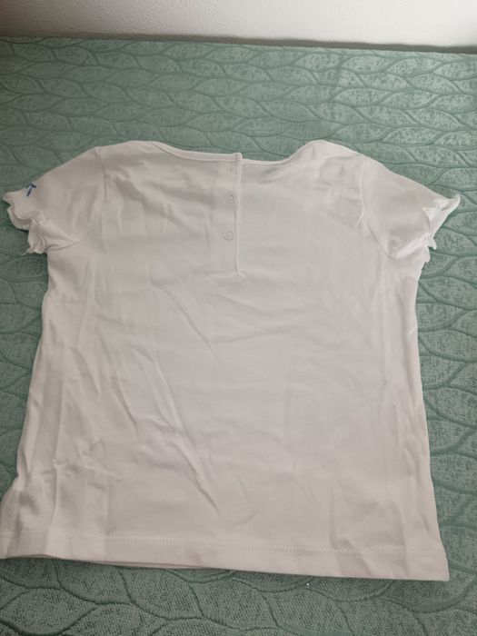 Saia com peitilho e t-shirt