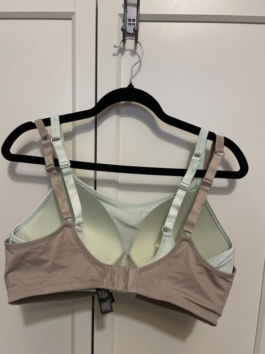 Dwa biustonosze firmy DKNY stan idealny rozm. 85 D