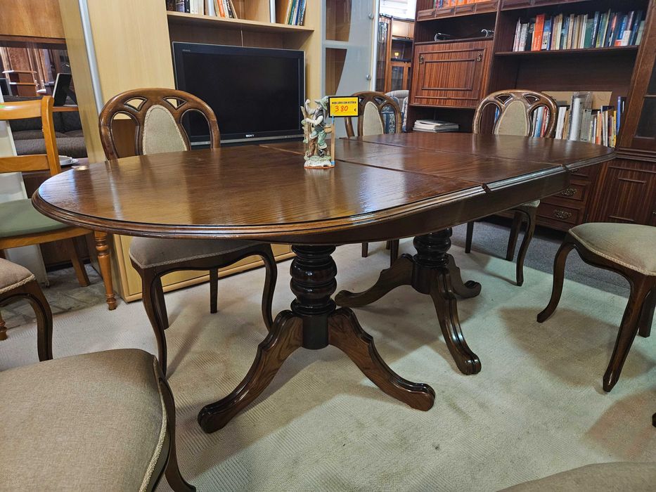 Mesa de sala - extensível - Bom estado geral - Só a mesa as cadeiras são à parte