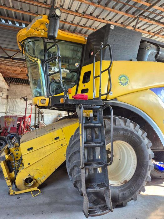 Комбайн New Holland CR9080