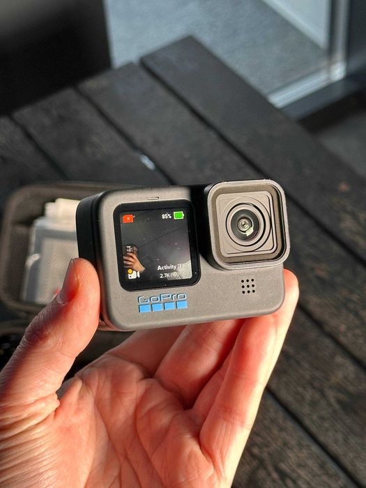 Екшн-камера GoPro Hero 10 з кріпленням на шолом