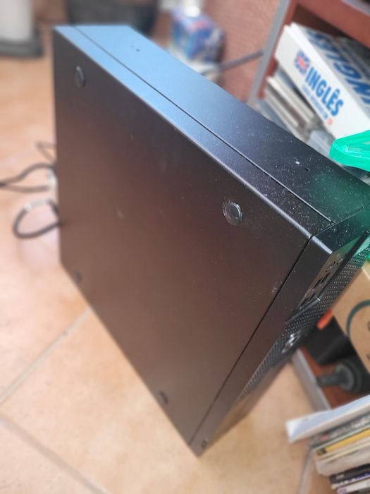 Desktop Fujitsu Esprimo D556 i3 de 6th gen,