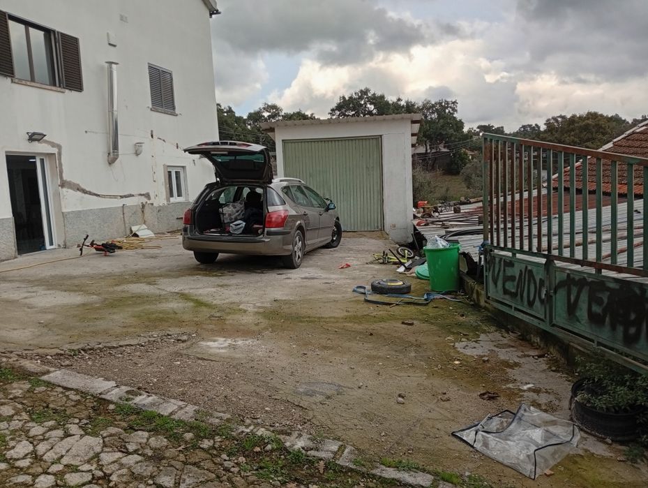 Moradia com rés chão  1andar e sótão