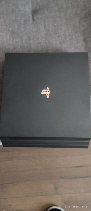 PlayStation 4Pro 1tb + другий джойстик та гра horizon zero down