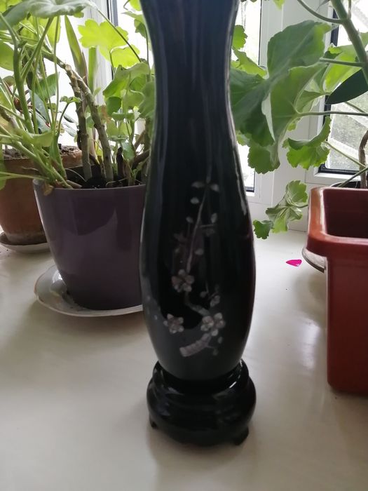 Продам вьетнамскую вазу.