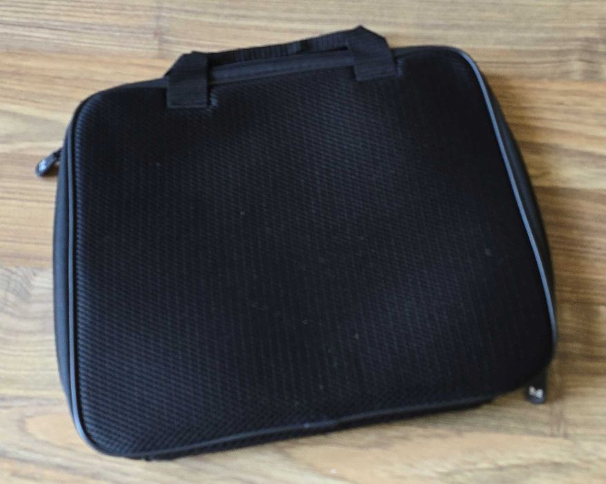 Piękny pokrowiec na laptopa, czarny