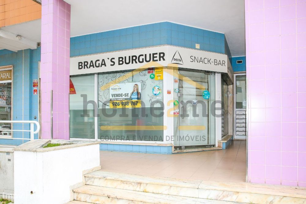 Loja com terraço e lugar de garagem