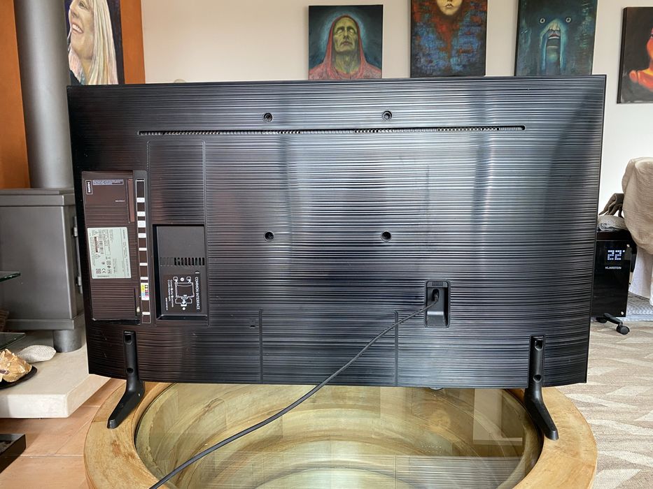 Samsung 40” Smart TV | Netflix, YouTube | Remote Included