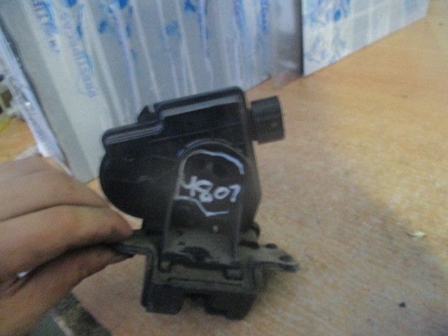Fechadura / fecho da mala TOYOTA Auris Hatchback (_E15_)