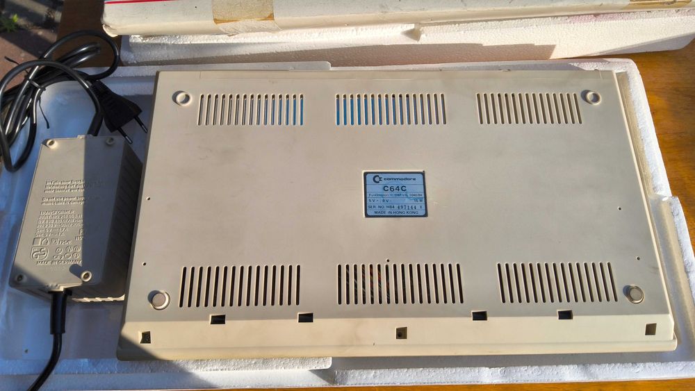 Commodore C64, stan bardzo dobry, mało używany