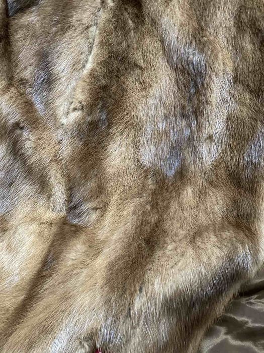 Продам норкову шубу.