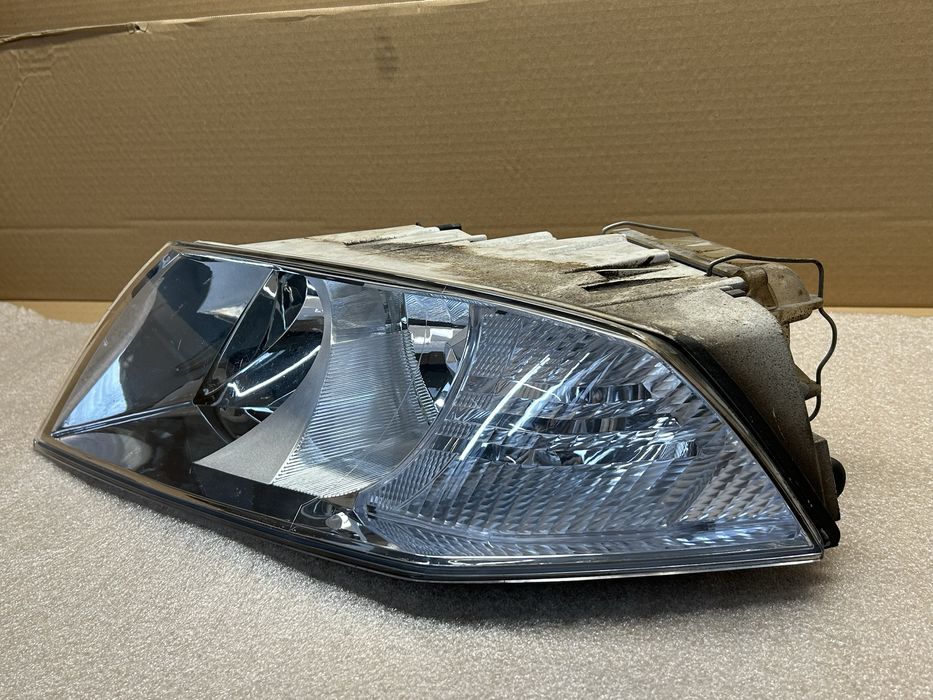 Reflektor  lewy lampa Octavia 04-08