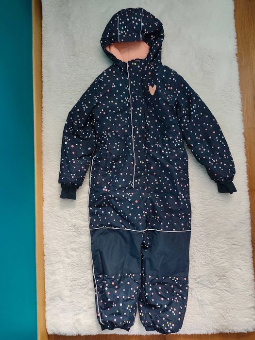 Zimowy kombinezon dla dziewczynki w rozmiarze 128 marki 5.10.15