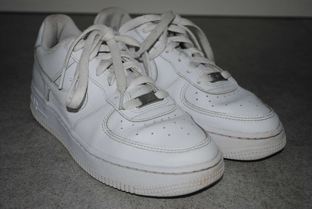 Skórzane sneakersy buty sportowe Nike Air Force 1 roz 37,5