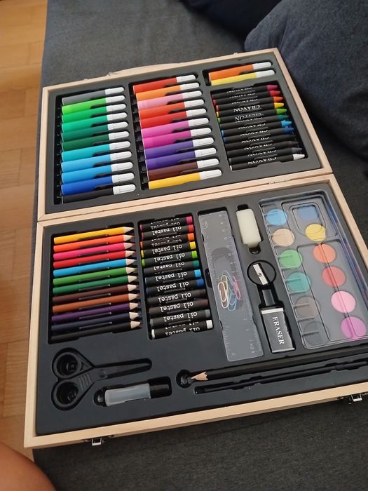 Mala de pintura com 86 peças