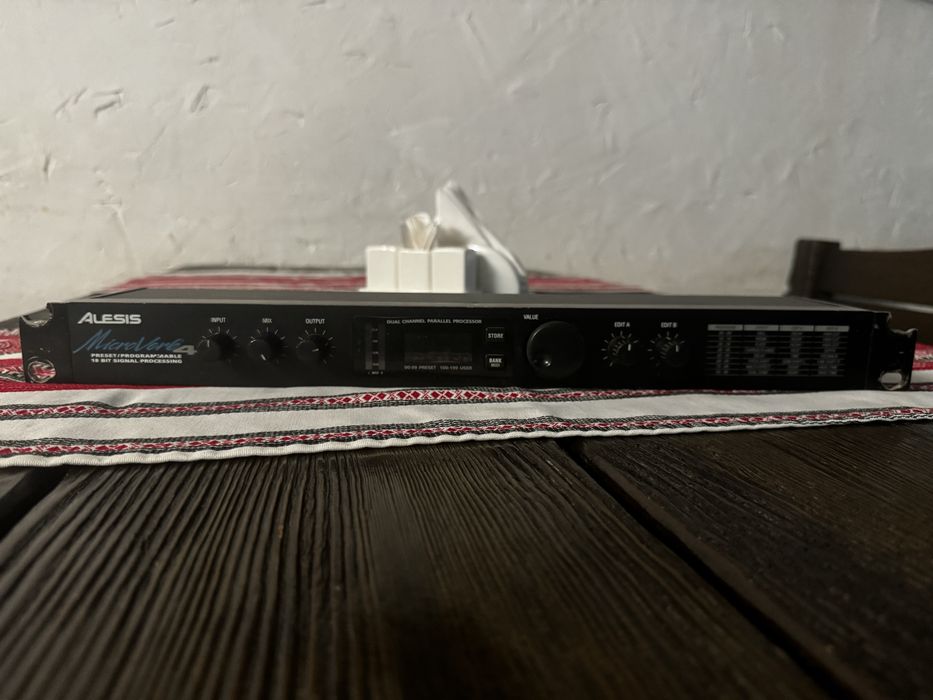ALESIS MICROVERB 4 Сигнальний процесор