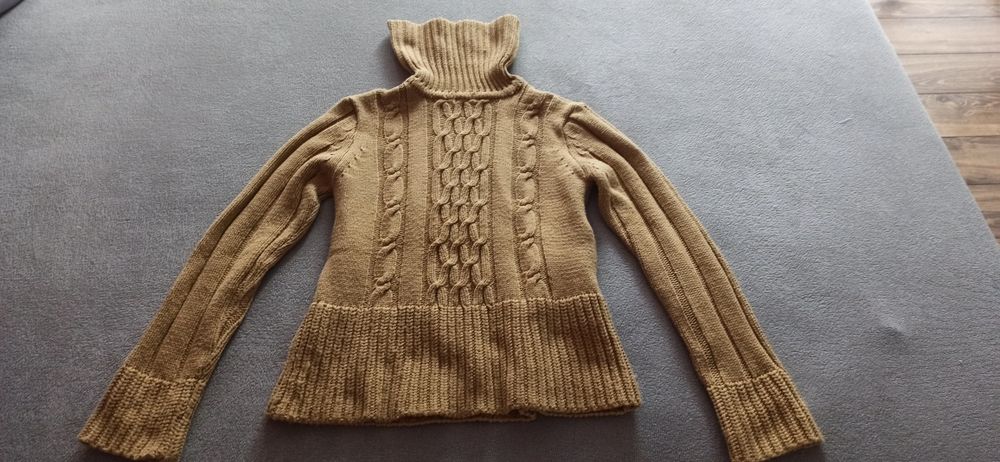 Ciepły sweter golf beżowo-brązowy