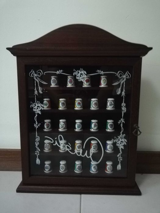Conjunto de 24 Dedais c/ expositor Coleções Philae